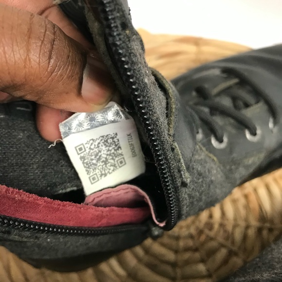 Ugg Kesey Waterproof Lace Up Boot Black 8.5 - Picture 11 of 12